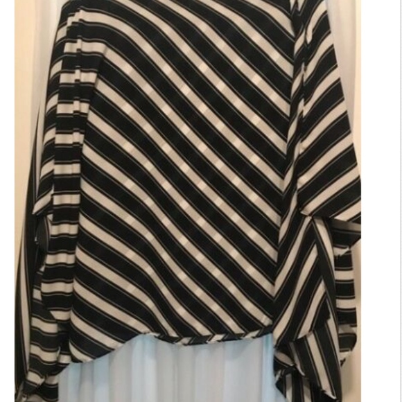 Vince Camuto Sheer Poncho Top - Picture 3 of 3